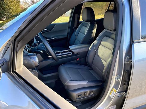 Used 2025 Chevrolet Equinox LT w/ Convenience Package II image 10