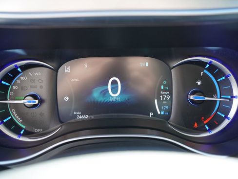 Certified 2024 Chrysler Pacifica Premium image 37