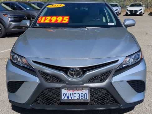 Used 2018 Toyota Camry SE w/ Moonroof Package image 3