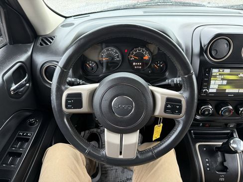 Used 2016 Jeep Patriot 75th Anniversary w/ Power Value Group image 17
