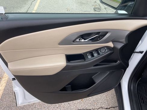 Used 2022 Chevrolet Traverse LS image 18