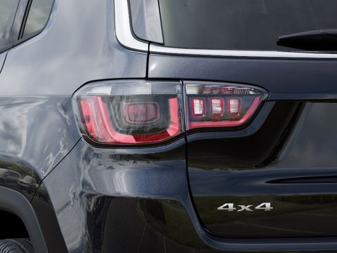 Used 2026 Jeep Compass Limited AWD/4WD image 9