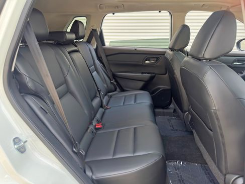 Used 2023 Nissan Rogue SV w/ SV Premium B Package FWD image 35