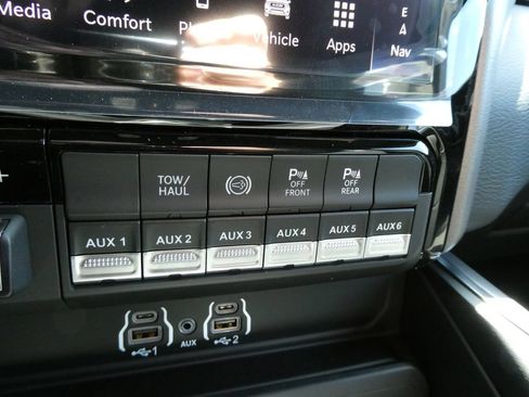 New 2026 RAM 3500 Big Horn AWD/4WD image 22