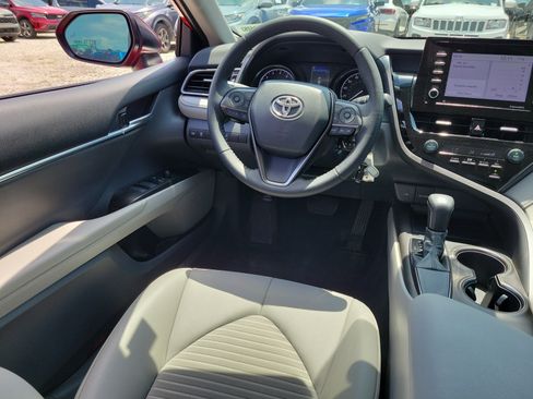 Used 2021 Toyota Camry SE FWD image 16