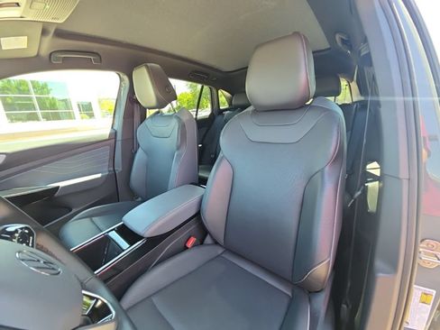 Certified 2024 Volkswagen ID.4 Pro S AWD/4WD image 10