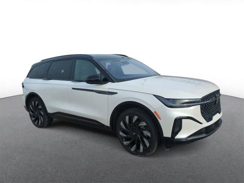 Used 2025 Lincoln Nautilus Reserve w/ Jet Appearance Package image 2