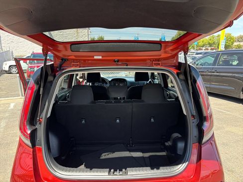 Used 2025 Kia Soul LX w/ LX Technology Package FWD image 29