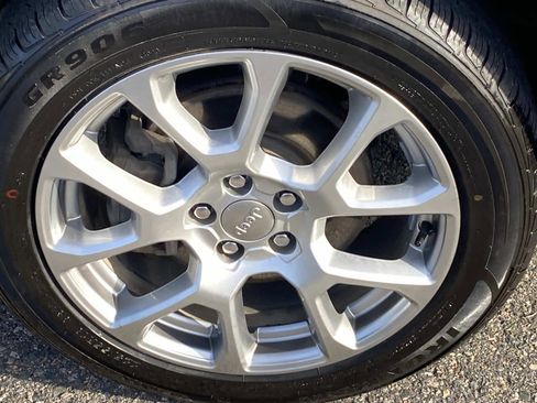 Certified 2022 Jeep Compass Latitude image 24