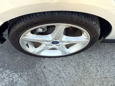 Used 2012 Ford Focus Titanium image 23