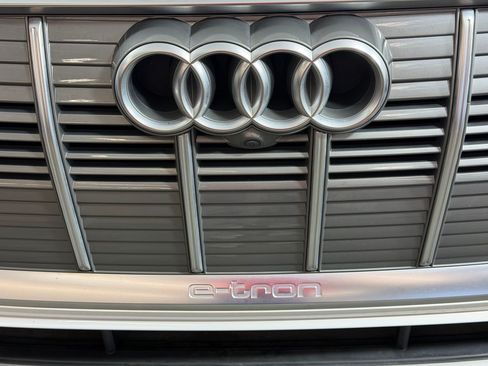 Used 2023 Audi e-tron Premium Plus w/ Premium Plus Package AWD/4WD image 28