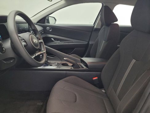Used 2025 Hyundai Elantra SE FWD image 17
