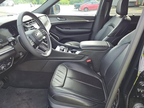 Used 2024 Jeep Grand Cherokee Limited 4xe w/ Luxury Tech Group II AWD/4WD image 7