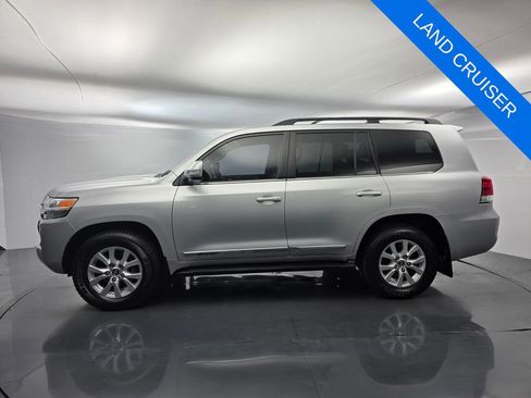Used 2018 Toyota Land Cruiser image 7