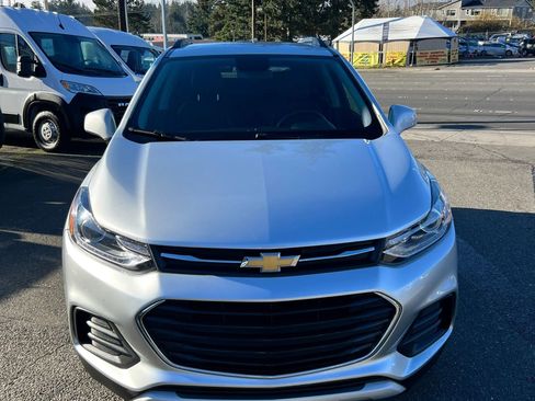 Used 2021 Chevrolet Trax LT w/ Driver Confidence Package image 2