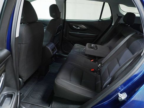 Used 2023 GMC Terrain SLE w/ Driver Convenience Package image 12