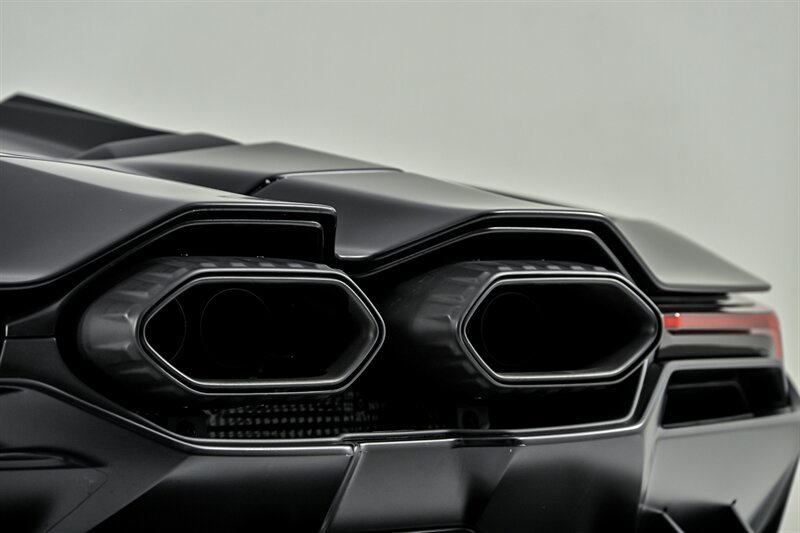 Used 2024 Lamborghini Revuelto AWD/4WD image 17