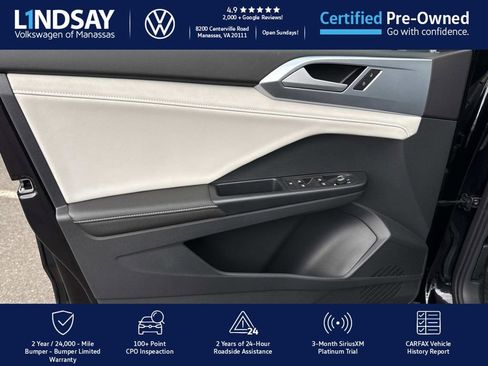 Certified 2025 Volkswagen Taos SE image 9