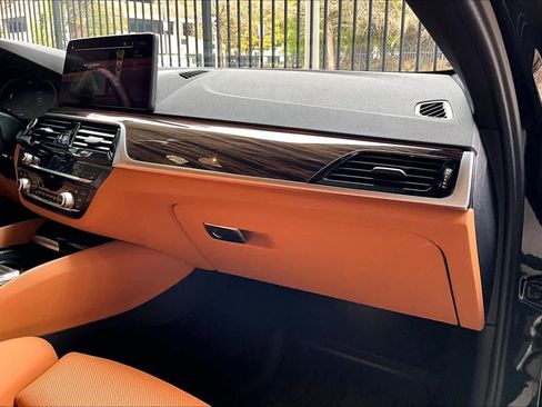 Used 2023 BMW 530i 530i w/ M Sport Package image 19