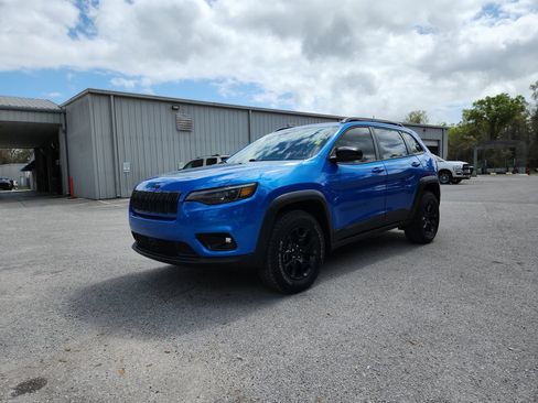 Certified 2022 Jeep Cherokee Latitude AWD/4WD image 2