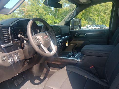 New 2025 GMC Sierra 2500 SLT w/ SLT Premium Package image 12