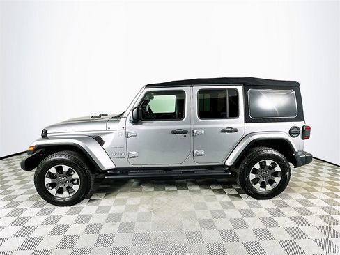 Used 2018 Jeep Wrangler Unlimited Sahara image 4