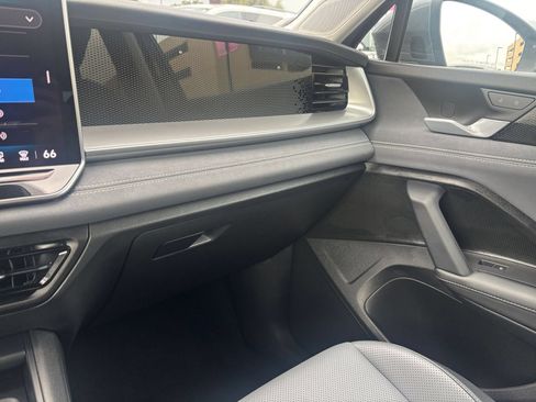Used 2026 Volkswagen Tiguan SE AWD/4WD image 36