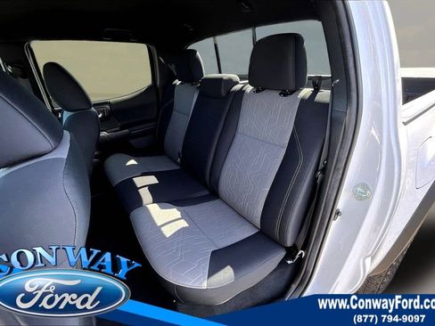 Used 2022 Toyota Tacoma TRD Off-Road w/ Technology Package image 24