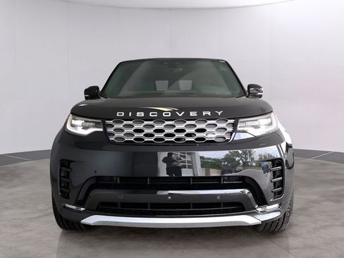 Used 2025 Land Rover Discovery Metropolitan Edition image 4