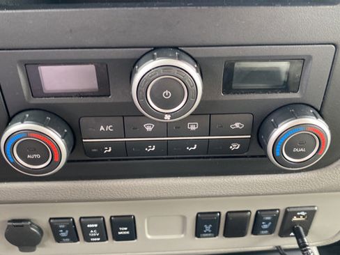 Used 2019 Nissan NV 3500 SL RWD image 18