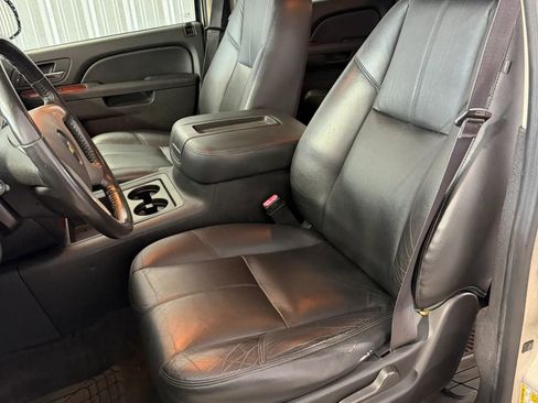 Used 2014 Chevrolet Suburban LT AWD/4WD image 11