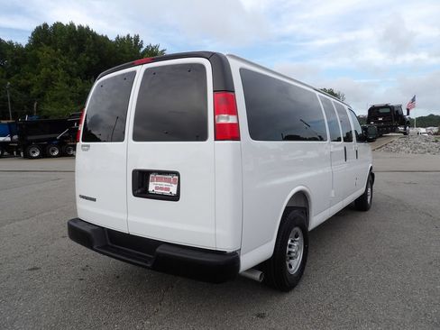 Used 2025 Chevrolet Express 3500 LS RWD image 7
