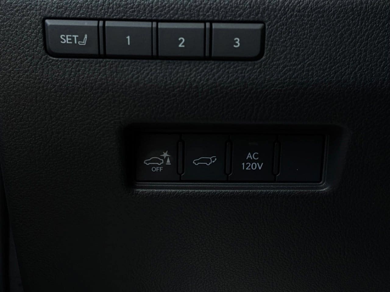 Used 2024 Lexus GX 550 w/ Accessory Package (2T) AWD/4WD image 38