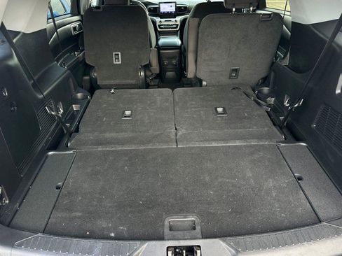 Used 2023 Ford Explorer XLT image 17