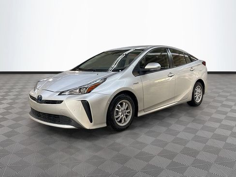 Used 2022 Toyota Prius LE FWD image 3