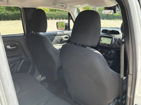 Used 2023 Jeep Renegade Latitude AWD/4WD image 33