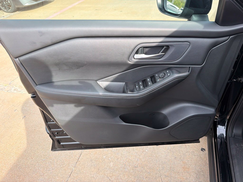 Used 2026 Nissan Rogue SV FWD image 11