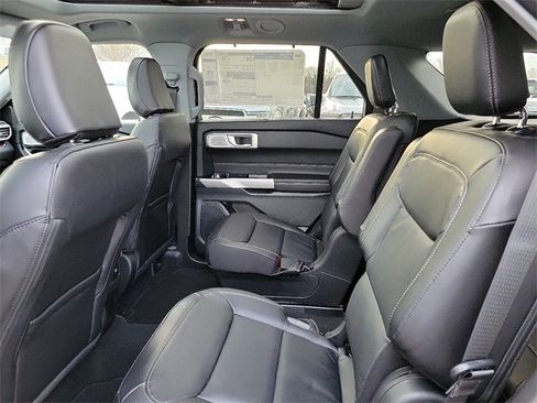 New 2023 Ford Explorer Limited w/ Limited Technology Package image 5