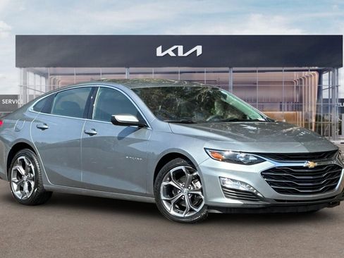 Used 2024 Chevrolet Malibu LT image 2
