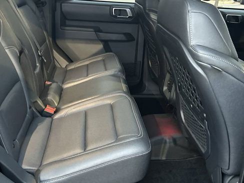 Used 2025 Ford Bronco Badlands image 20