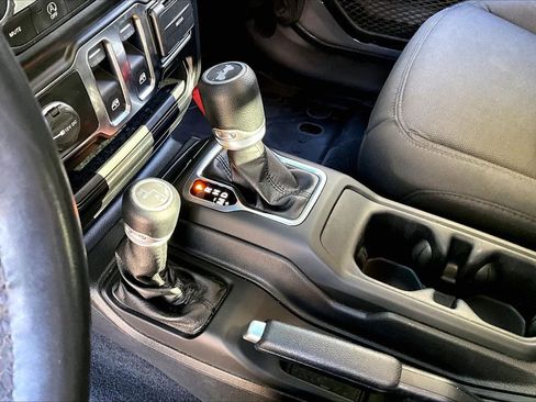 Used 2021 Jeep Wrangler Sport S image 14