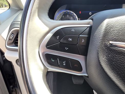 Used 2018 Chrysler Pacifica Limited FWD image 24