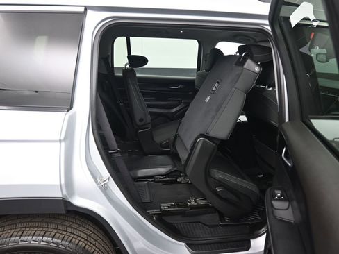 Used 2023 Jeep Grand Cherokee L Laredo image 48