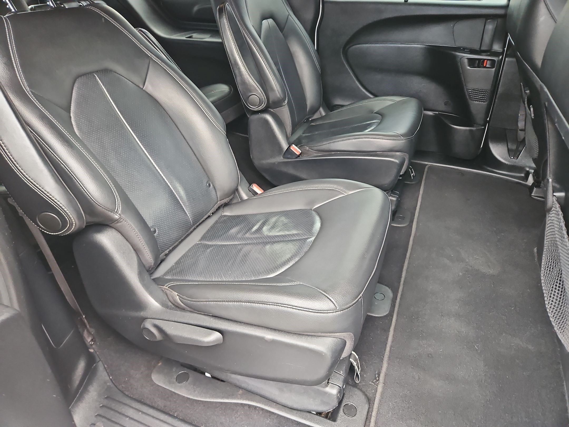 Used 2020 Chrysler Pacifica Touring-L FWD image 27