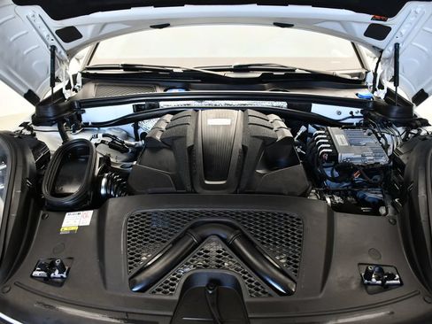 Certified 2023 Porsche Macan S AWD/4WD image 12