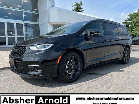New 2025 Chrysler Pacifica Limited FWD image 1