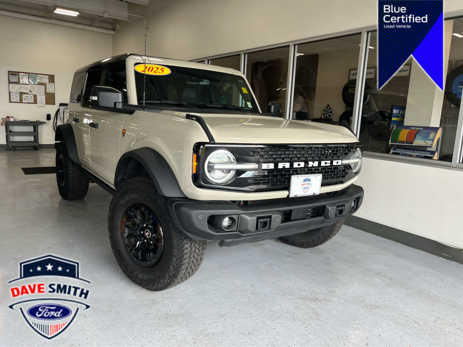 Certified 2025 Ford Bronco Badlands AWD/4WD image 2