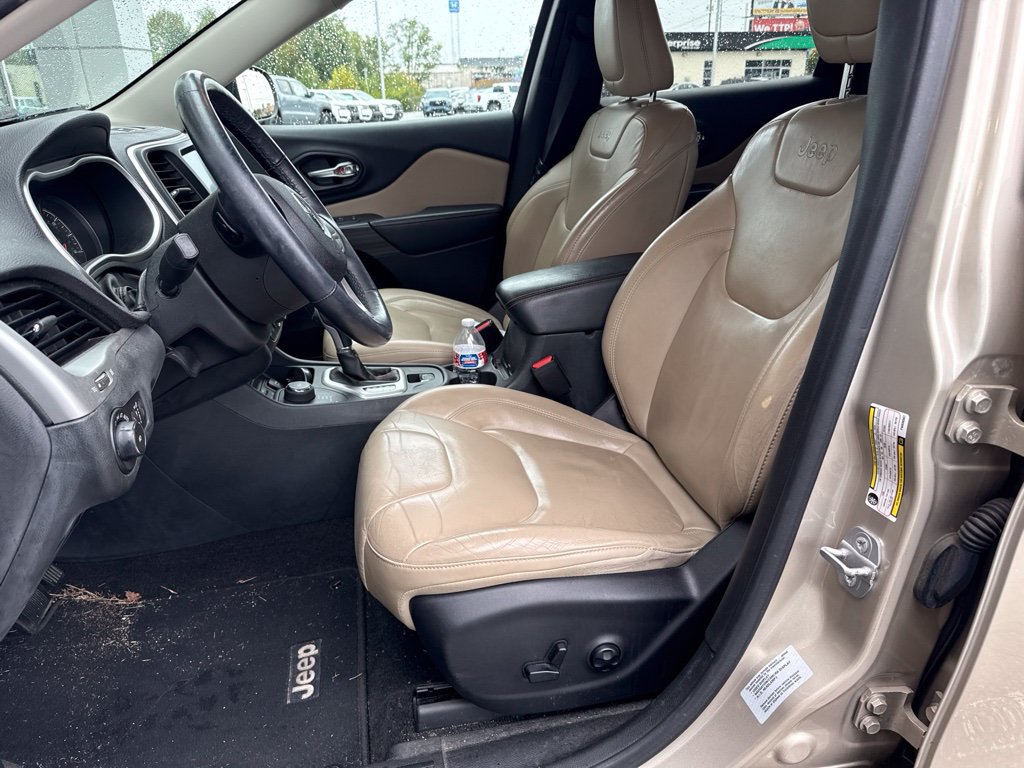 Used 2015 Jeep Cherokee Limited AWD/4WD image 6