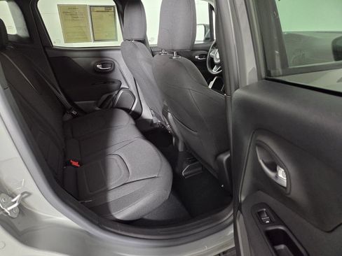 Used 2021 Jeep Renegade Latitude FWD image 28