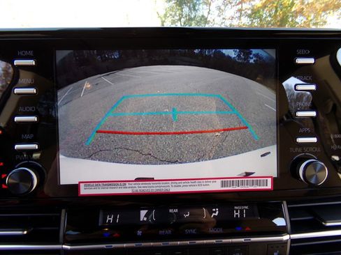 Used 2024 Toyota Sienna XLE image 40